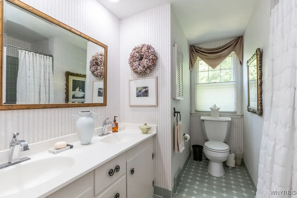 17 Briar Hill Road, Orchard Park, New York 14127, Orchard Park, New York 14127, 4 Bedrooms Bedrooms, 9 Rooms Rooms,3 BathroomsBathrooms,Residential,For Sale,17 Briar Hill Road, Orchard Park, New York 14127,B1624237