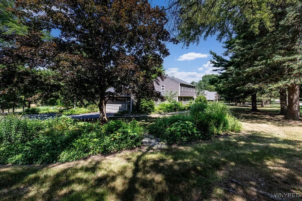 17 Briar Hill Road, Orchard Park, New York 14127, Orchard Park, New York 14127, 4 Bedrooms Bedrooms, 9 Rooms Rooms,3 BathroomsBathrooms,Residential,For Sale,17 Briar Hill Road, Orchard Park, New York 14127,B1624237