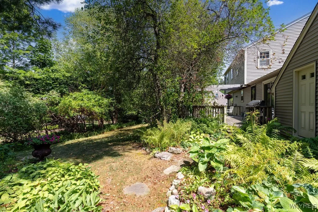 17 Briar Hill Road, Orchard Park, New York 14127, Orchard Park, New York 14127, 4 Bedrooms Bedrooms, 9 Rooms Rooms,3 BathroomsBathrooms,Residential,For Sale,17 Briar Hill Road, Orchard Park, New York 14127,B1624237