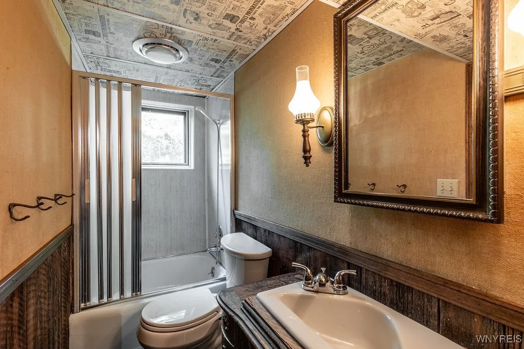 17 Briar Hill Road, Orchard Park, New York 14127, Orchard Park, New York 14127, 4 Bedrooms Bedrooms, 9 Rooms Rooms,3 BathroomsBathrooms,Residential,For Sale,17 Briar Hill Road, Orchard Park, New York 14127,B1624237