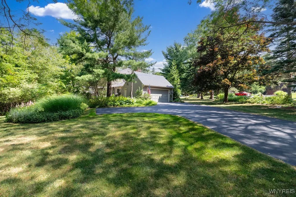 17 Briar Hill Road, Orchard Park, New York 14127, Orchard Park, New York 14127, 4 Bedrooms Bedrooms, 9 Rooms Rooms,3 BathroomsBathrooms,Residential,For Sale,17 Briar Hill Road, Orchard Park, New York 14127,B1624237