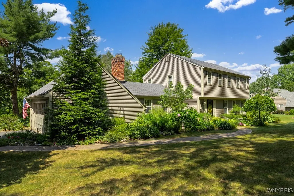 17 Briar Hill Road, Orchard Park, New York 14127, Orchard Park, New York 14127, 4 Bedrooms Bedrooms, 9 Rooms Rooms,3 BathroomsBathrooms,Residential,For Sale,17 Briar Hill Road, Orchard Park, New York 14127,B1624237