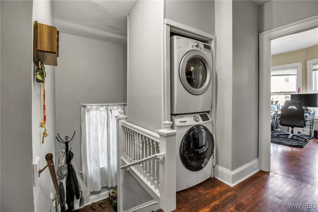 559 Potomac Avenue, Buffalo, New York 14222, Buffalo, New York 14222, 6 Bedrooms Bedrooms, ,2 BathroomsBathrooms,Residential,For Sale,559 Potomac Avenue, Buffalo, New York 14222,B1625778