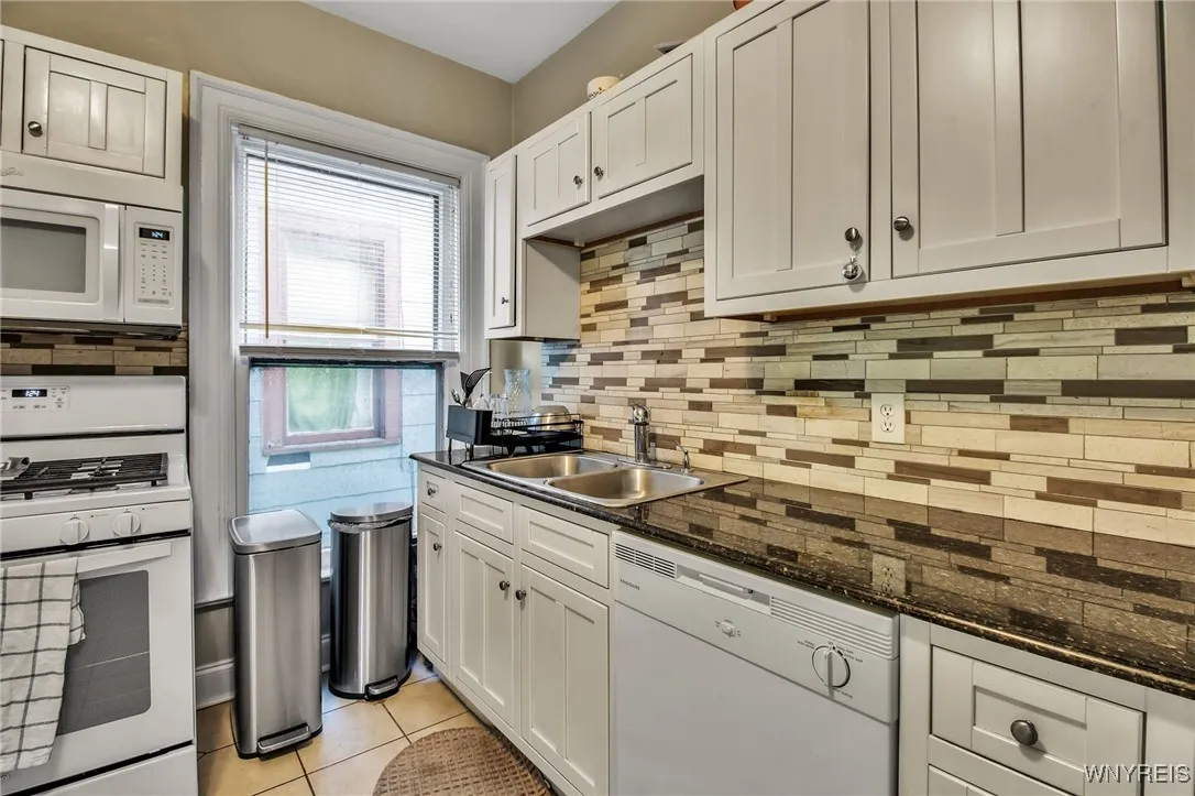 559 Potomac Avenue, Buffalo, New York 14222, Buffalo, New York 14222, 6 Bedrooms Bedrooms, ,2 BathroomsBathrooms,Residential,For Sale,559 Potomac Avenue, Buffalo, New York 14222,B1625778