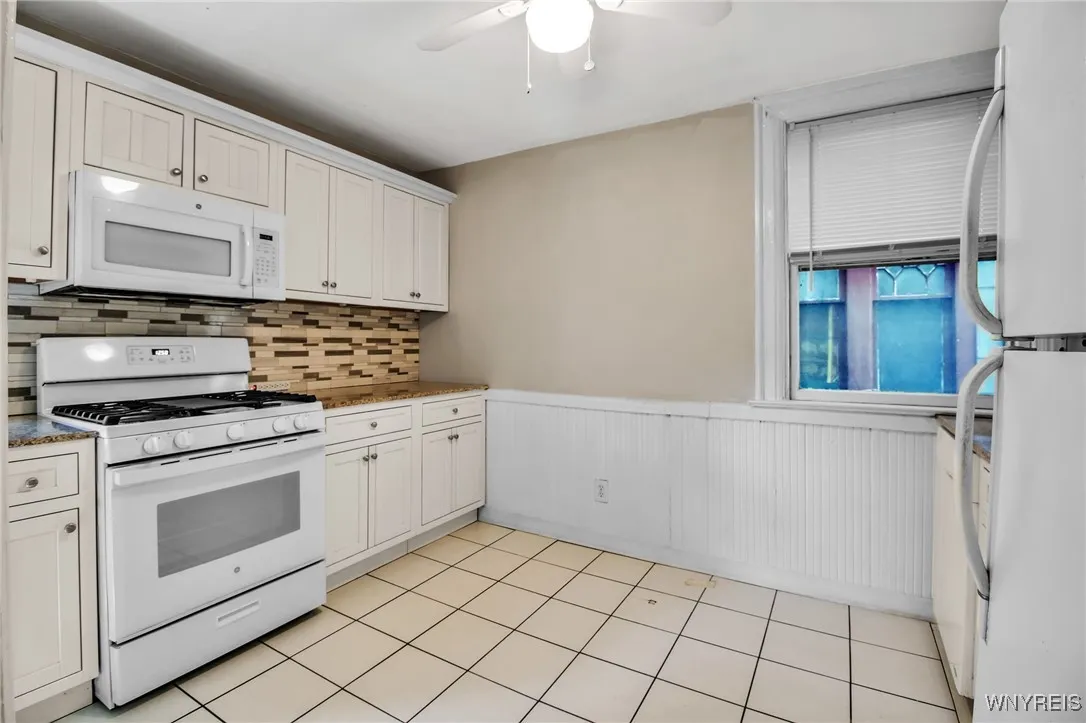 559 Potomac Avenue, Buffalo, New York 14222, Buffalo, New York 14222, 6 Bedrooms Bedrooms, ,2 BathroomsBathrooms,Residential,For Sale,559 Potomac Avenue, Buffalo, New York 14222,B1625778