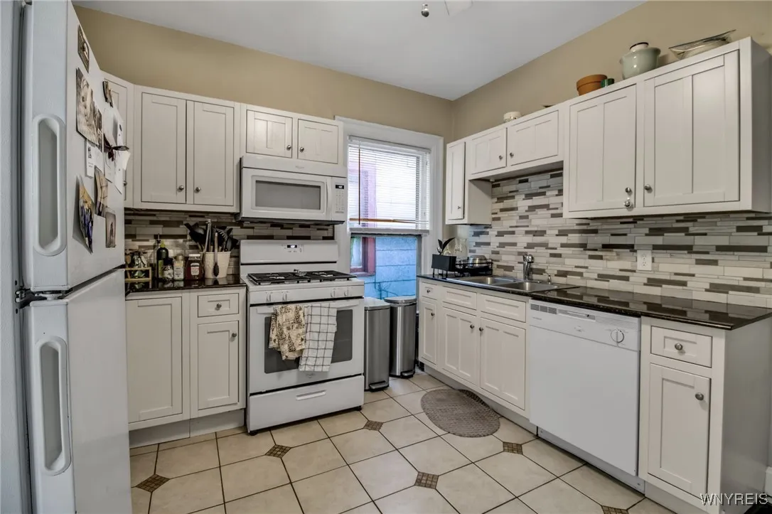 559 Potomac Avenue, Buffalo, New York 14222, Buffalo, New York 14222, 6 Bedrooms Bedrooms, ,2 BathroomsBathrooms,Residential,For Sale,559 Potomac Avenue, Buffalo, New York 14222,B1625778
