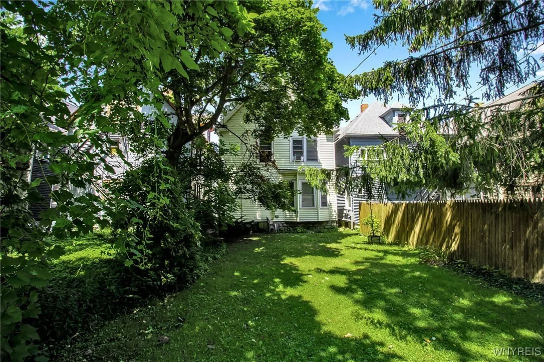 559 Potomac Avenue, Buffalo, New York 14222, Buffalo, New York 14222, 6 Bedrooms Bedrooms, ,2 BathroomsBathrooms,Residential,For Sale,559 Potomac Avenue, Buffalo, New York 14222,B1625778