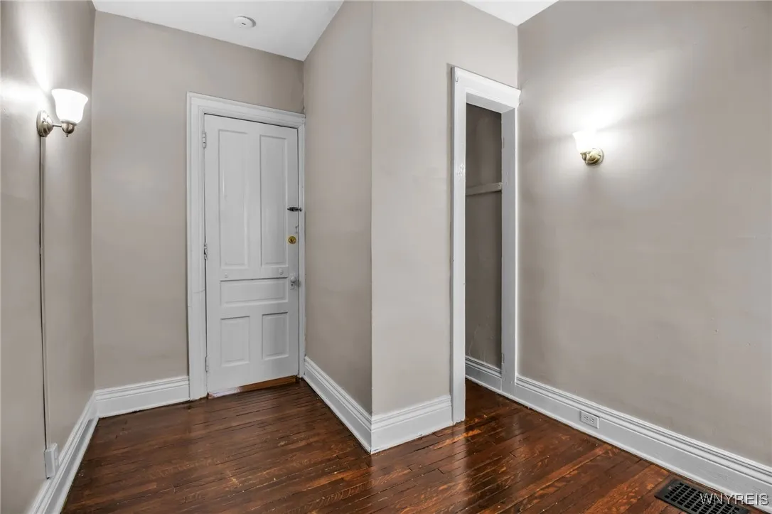 559 Potomac Avenue, Buffalo, New York 14222, Buffalo, New York 14222, 6 Bedrooms Bedrooms, ,2 BathroomsBathrooms,Residential,For Sale,559 Potomac Avenue, Buffalo, New York 14222,B1625778