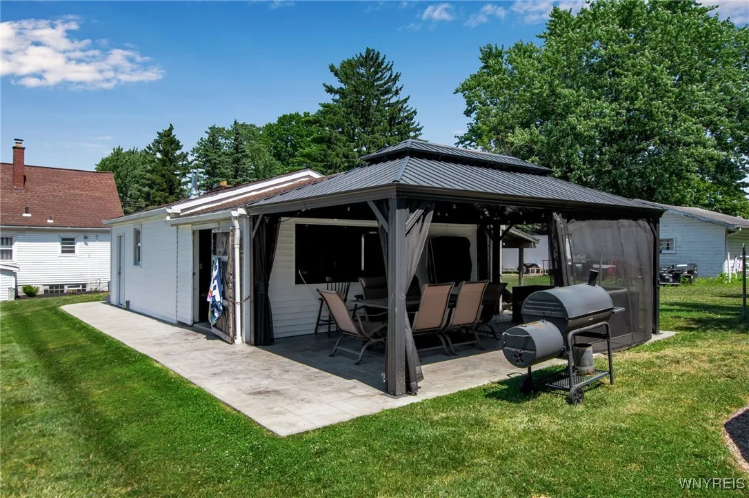 273 East And West Road, West Seneca, New York 1422, West Seneca, New York 14224, 3 Bedrooms Bedrooms, 7 Rooms Rooms,1 BathroomBathrooms,Residential,For Sale,273 East And West Road, West Seneca, New York 1422,B1625875