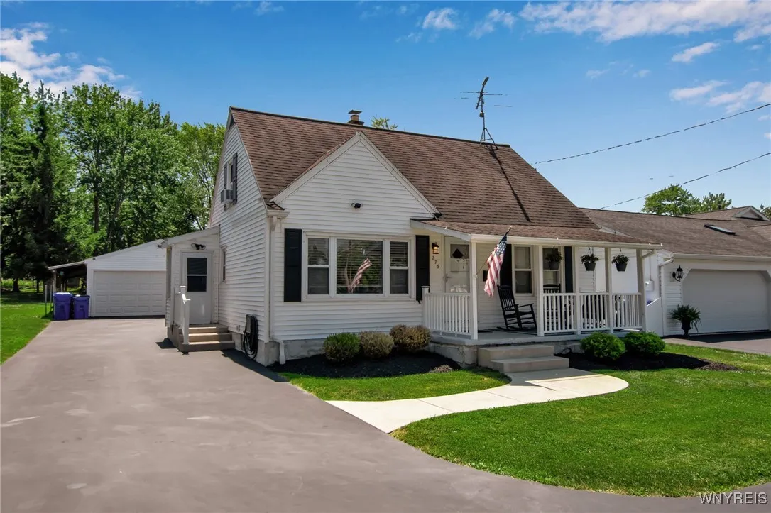273 East And West Road, West Seneca, New York 1422, West Seneca, New York 14224, 3 Bedrooms Bedrooms, 7 Rooms Rooms,1 BathroomBathrooms,Residential,For Sale,273 East And West Road, West Seneca, New York 1422,B1625875