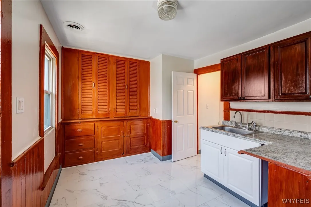 377 Walnut Street, Buffalo, New York 14204, Buffalo, New York 14204, 6 Bedrooms Bedrooms, ,2 BathroomsBathrooms,Residential,Closed,377 Walnut Street, Buffalo, New York 14204,0,B1626078