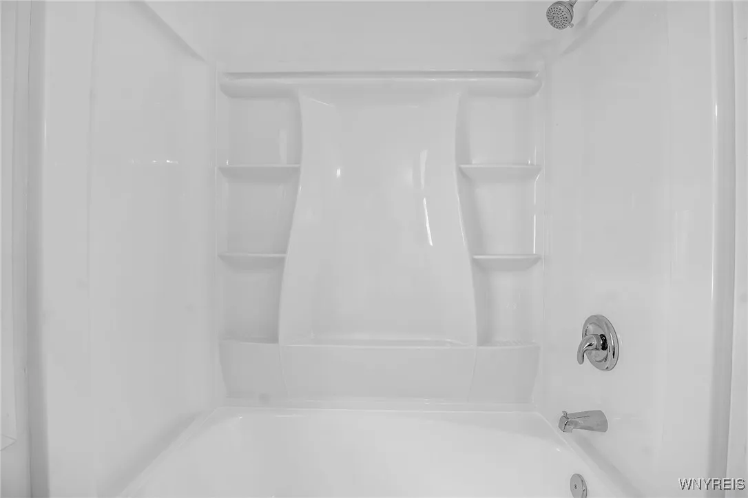 205 Lisbon Avenue, Buffalo, New York 14215, Buffalo, New York 14215, 3 Bedrooms Bedrooms, 5 Rooms Rooms,1 BathroomBathrooms,Residential Lease,For Rent,205 Lisbon Avenue, Buffalo, New York 14215,B1626131