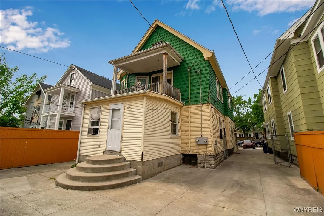 205 Lisbon Avenue, Buffalo, New York 14215, Buffalo, New York 14215, 3 Bedrooms Bedrooms, 5 Rooms Rooms,1 BathroomBathrooms,Residential Lease,For Rent,205 Lisbon Avenue, Buffalo, New York 14215,B1626131