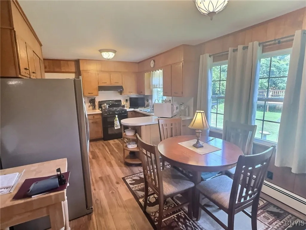 Kitchen/Dining combo