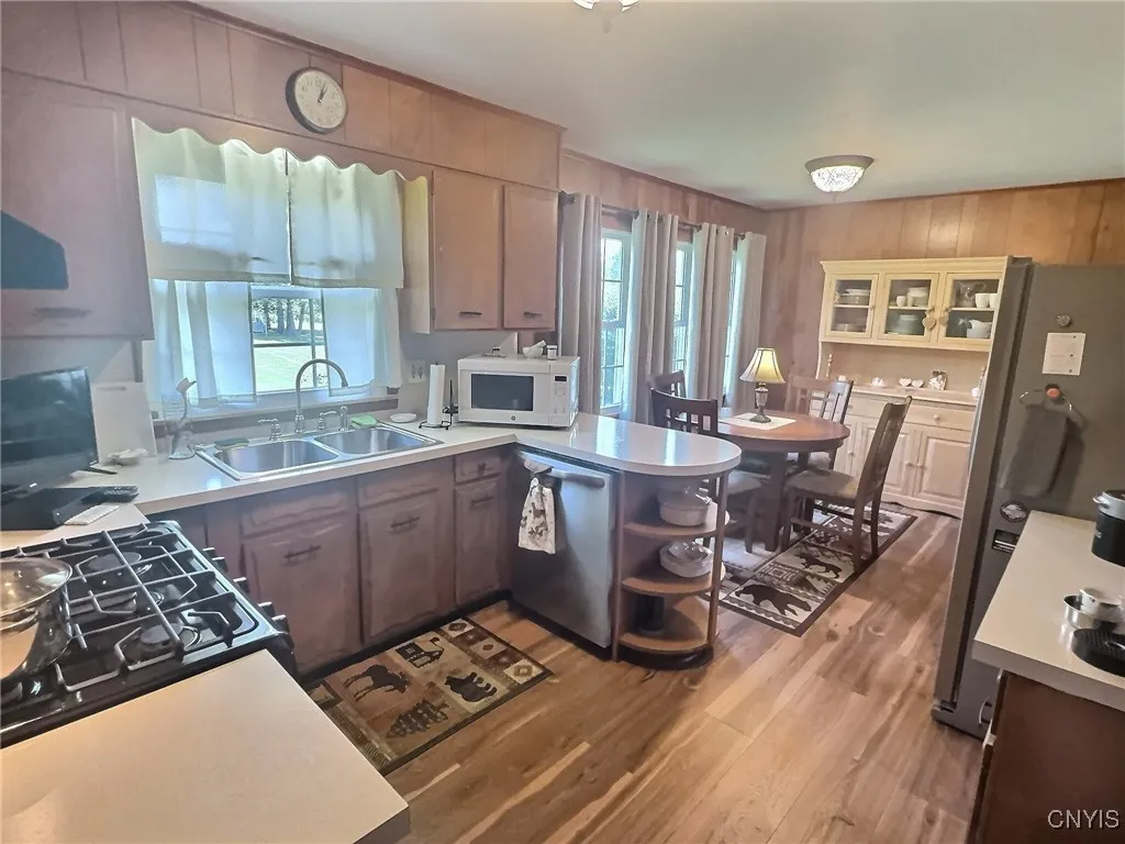 Kitchen/Dining combo
