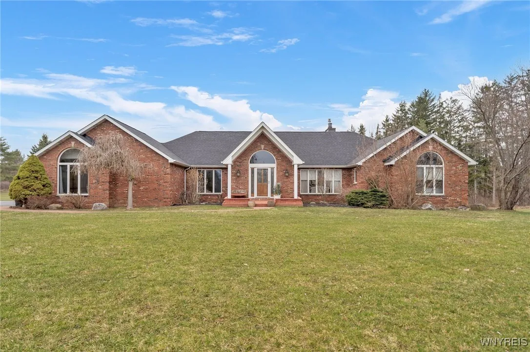 5246 Armor Duells Road, Orchard Park, New York 141, Orchard Park, New York 14127, 3 Bedrooms Bedrooms, 12 Rooms Rooms,3 BathroomsBathrooms,Residential,For Sale,5246 Armor Duells Road, Orchard Park, New York 141,B1626327