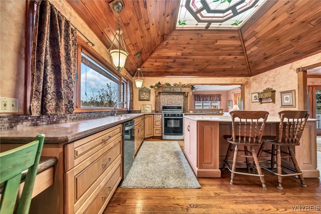 5246 Armor Duells Road, Orchard Park, New York 141, Orchard Park, New York 14127, 3 Bedrooms Bedrooms, 12 Rooms Rooms,3 BathroomsBathrooms,Residential,For Sale,5246 Armor Duells Road, Orchard Park, New York 141,B1626327