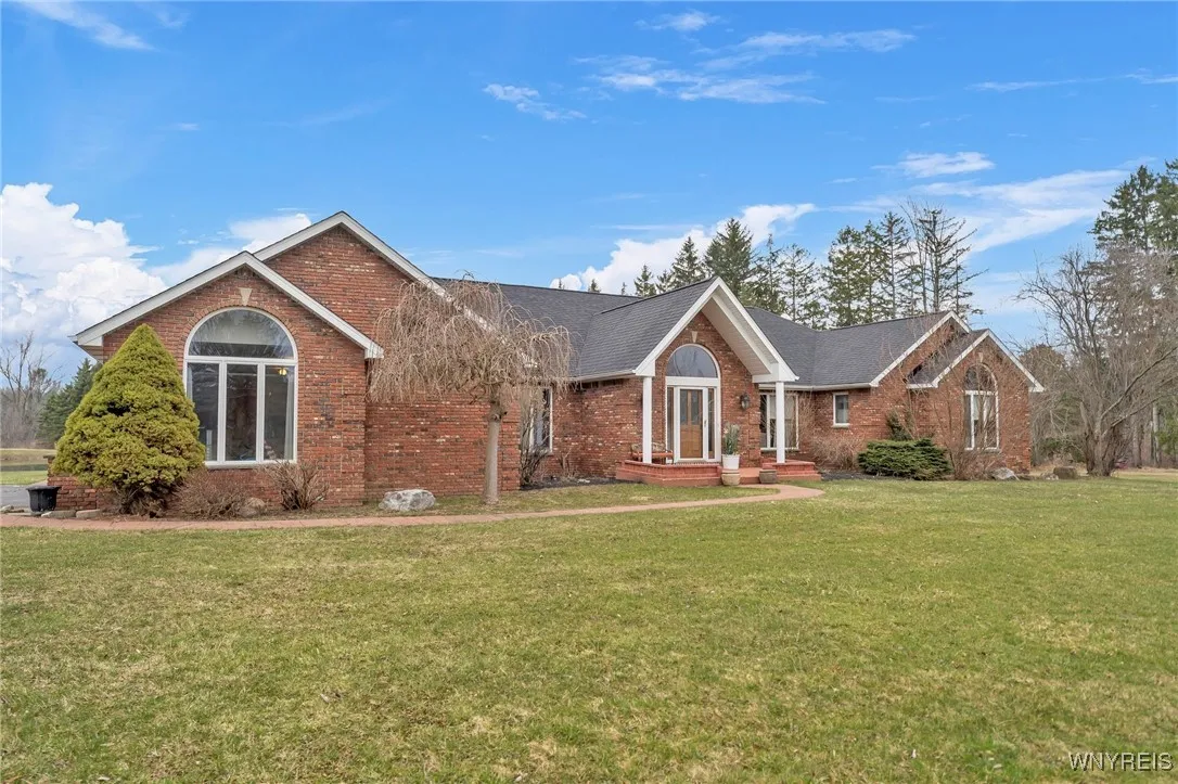5246 Armor Duells Road, Orchard Park, New York 141, Orchard Park, New York 14127, 3 Bedrooms Bedrooms, 12 Rooms Rooms,3 BathroomsBathrooms,Residential,For Sale,5246 Armor Duells Road, Orchard Park, New York 141,B1626327