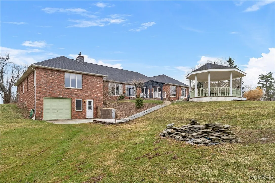 5246 Armor Duells Road, Orchard Park, New York 141, Orchard Park, New York 14127, 3 Bedrooms Bedrooms, 12 Rooms Rooms,3 BathroomsBathrooms,Residential,For Sale,5246 Armor Duells Road, Orchard Park, New York 141,B1626327