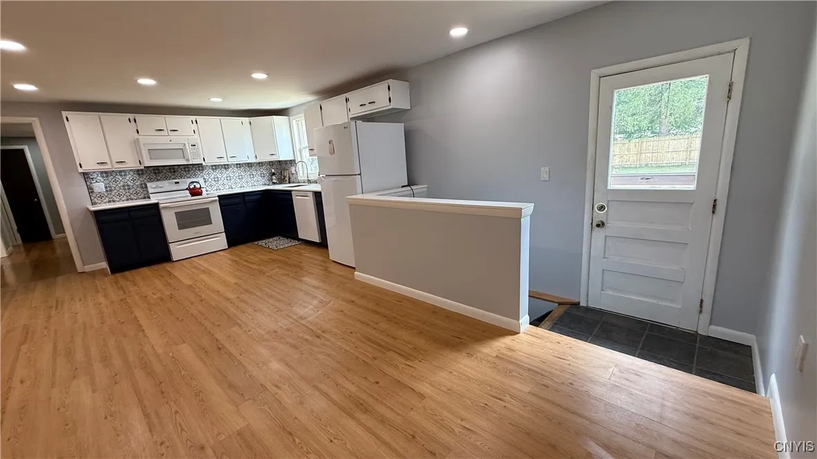 Kitchen / Dining Area