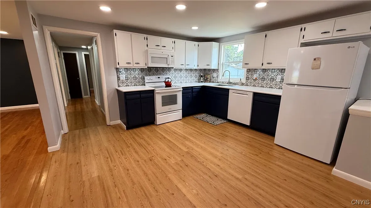 Kitchen / Dining Area