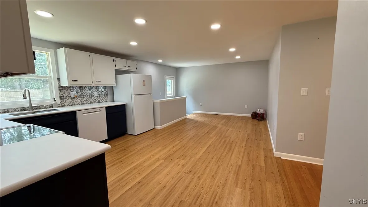 Kitchen / Dining Area