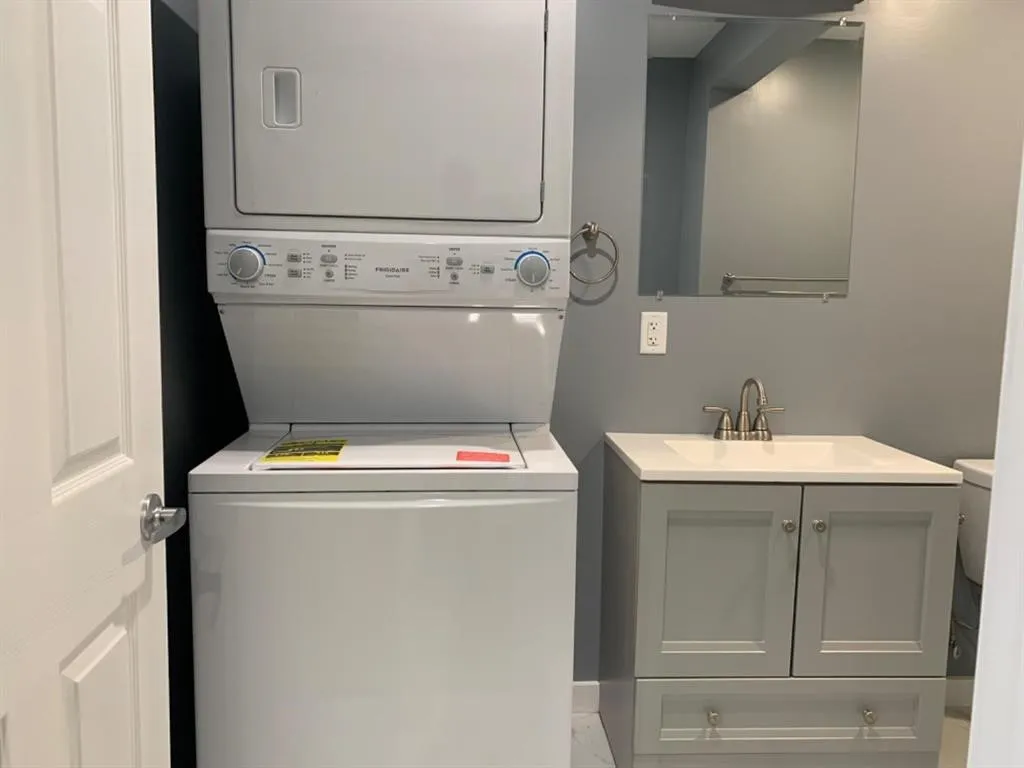 290 Chestnut Street 6, Oneonta, New York 13820, Oneonta, New York 13820, 1 Bedroom Bedrooms, 3 Rooms Rooms,1 BathroomBathrooms,Residential Lease,For Rent,290 Chestnut Street 6, Oneonta, New York 13820,R1626579