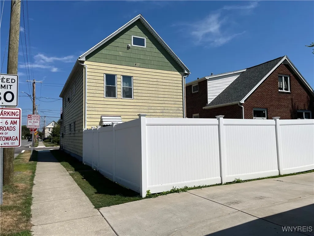 100 Shanley Street, Cheektowaga, New York 14206, Cheektowaga, New York 14206, 4 Bedrooms Bedrooms, ,2 BathroomsBathrooms,Residential,For Sale,100 Shanley Street, Cheektowaga, New York 14206,B1626481