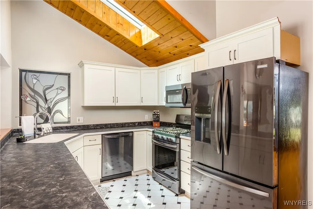 26 Lancelot Court, Amherst, New York 14068, Amherst, New York 14068, 3 Bedrooms Bedrooms, 9 Rooms Rooms,2 BathroomsBathrooms,Residential,For Sale,26 Lancelot Court, Amherst, New York 14068,B1626493