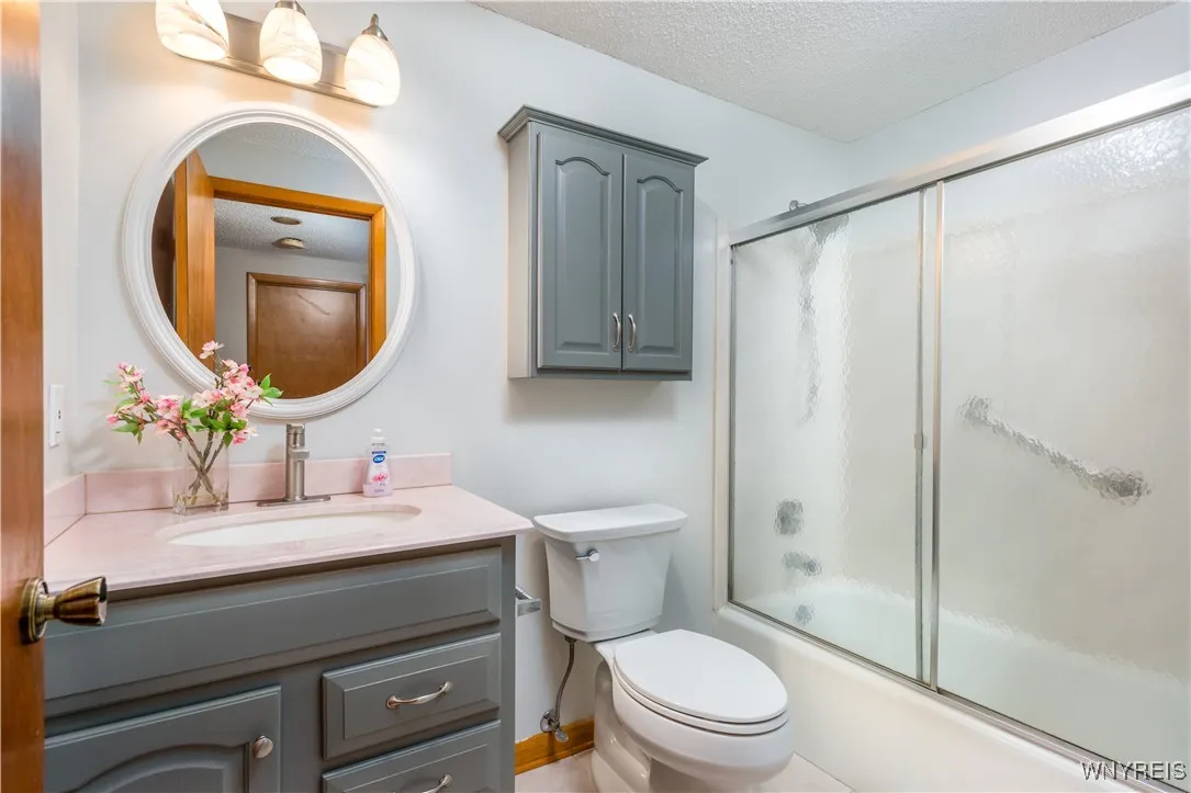 26 Lancelot Court, Amherst, New York 14068, Amherst, New York 14068, 3 Bedrooms Bedrooms, 9 Rooms Rooms,2 BathroomsBathrooms,Residential,For Sale,26 Lancelot Court, Amherst, New York 14068,B1626493