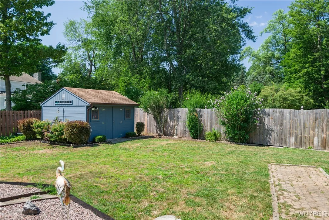 26 Lancelot Court, Amherst, New York 14068, Amherst, New York 14068, 3 Bedrooms Bedrooms, 9 Rooms Rooms,2 BathroomsBathrooms,Residential,For Sale,26 Lancelot Court, Amherst, New York 14068,B1626493