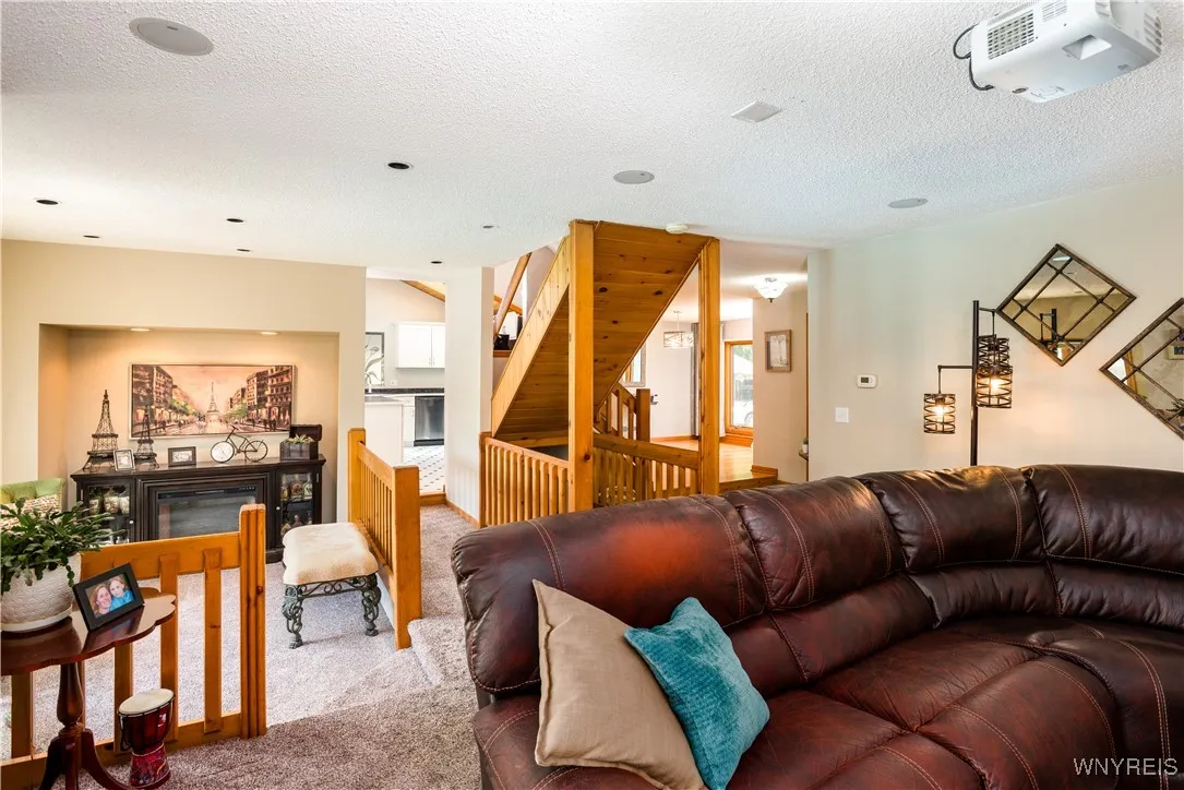26 Lancelot Court, Amherst, New York 14068, Amherst, New York 14068, 3 Bedrooms Bedrooms, 9 Rooms Rooms,2 BathroomsBathrooms,Residential,For Sale,26 Lancelot Court, Amherst, New York 14068,B1626493
