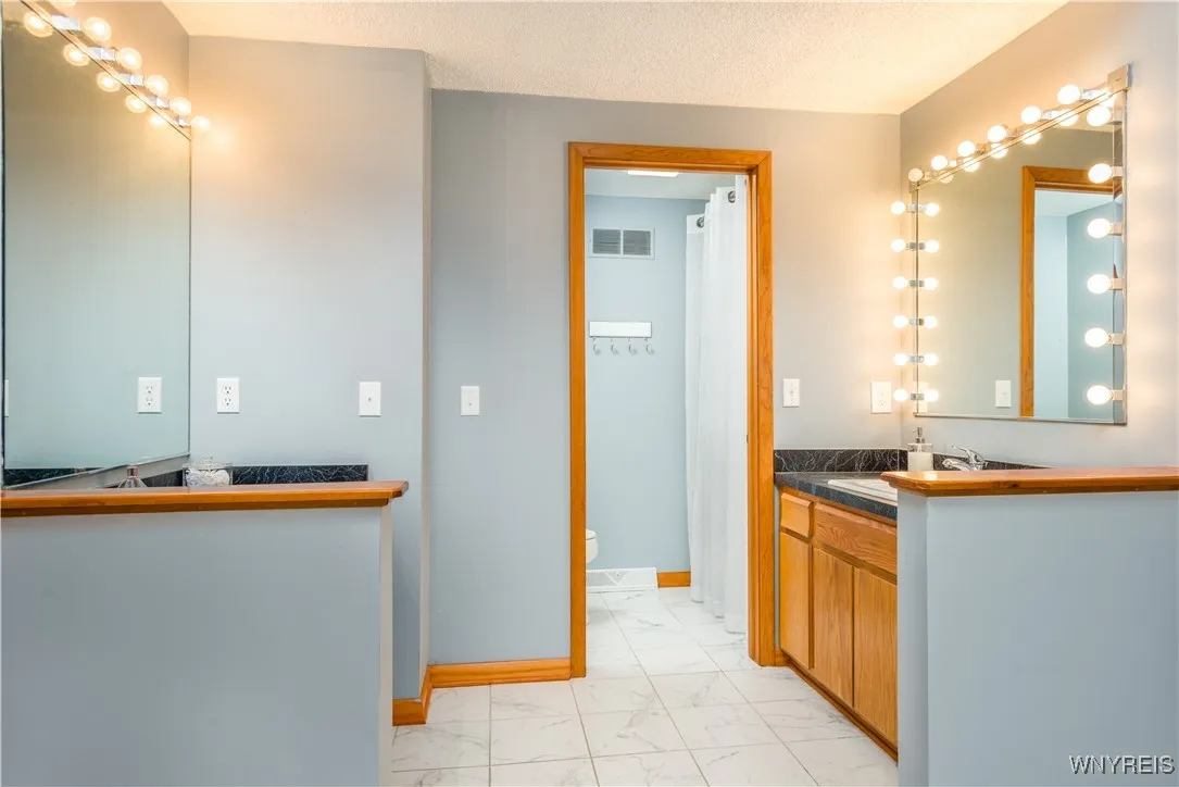 26 Lancelot Court, Amherst, New York 14068, Amherst, New York 14068, 3 Bedrooms Bedrooms, 9 Rooms Rooms,2 BathroomsBathrooms,Residential,For Sale,26 Lancelot Court, Amherst, New York 14068,B1626493