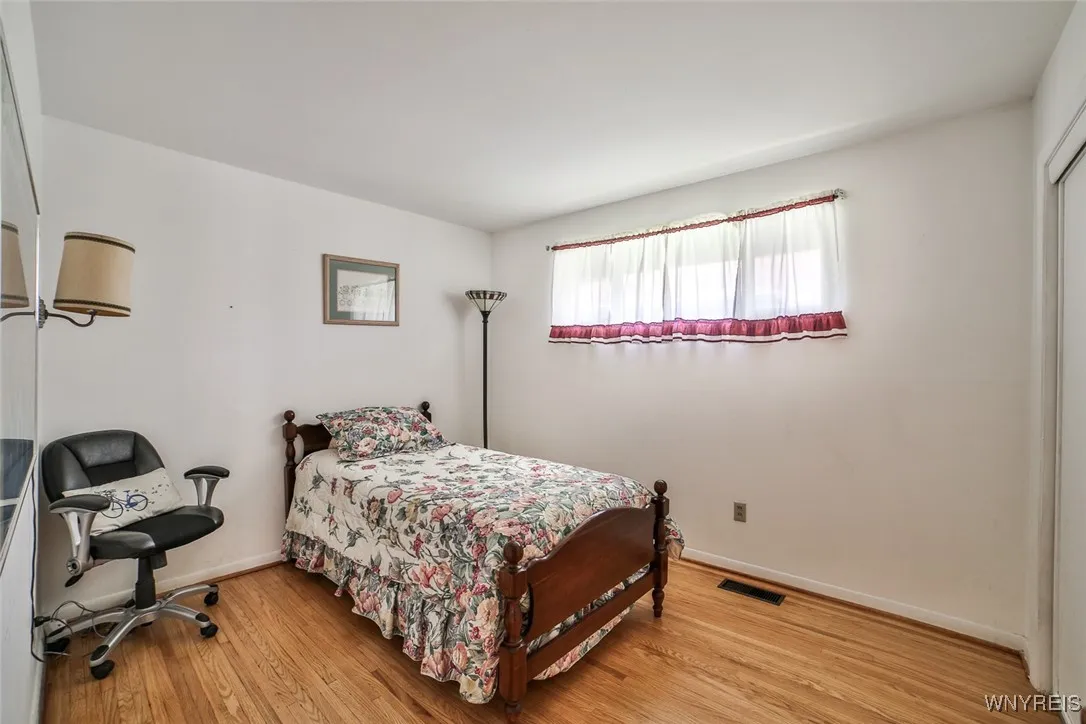 26 Devon Lane, Amherst, New York 14221, Amherst, New York 14221, 4 Bedrooms Bedrooms, 7 Rooms Rooms,2 BathroomsBathrooms,Residential,For Sale,26 Devon Lane, Amherst, New York 14221,B1625947