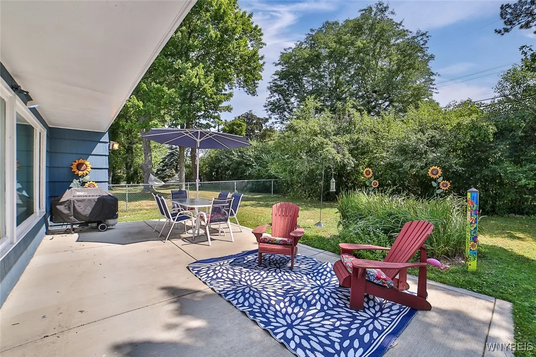 26 Devon Lane, Amherst, New York 14221, Amherst, New York 14221, 4 Bedrooms Bedrooms, 7 Rooms Rooms,2 BathroomsBathrooms,Residential,For Sale,26 Devon Lane, Amherst, New York 14221,B1625947