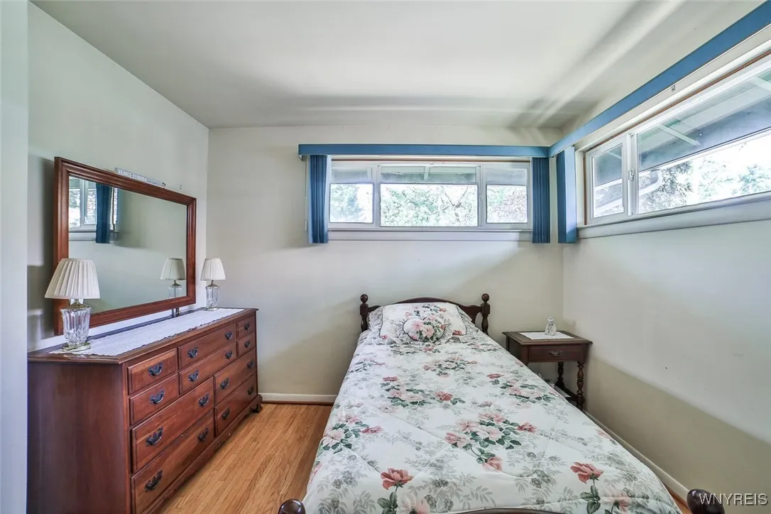 26 Devon Lane, Amherst, New York 14221, Amherst, New York 14221, 4 Bedrooms Bedrooms, 7 Rooms Rooms,2 BathroomsBathrooms,Residential,For Sale,26 Devon Lane, Amherst, New York 14221,B1625947