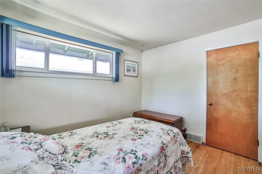 26 Devon Lane, Amherst, New York 14221, Amherst, New York 14221, 4 Bedrooms Bedrooms, 7 Rooms Rooms,2 BathroomsBathrooms,Residential,For Sale,26 Devon Lane, Amherst, New York 14221,B1625947