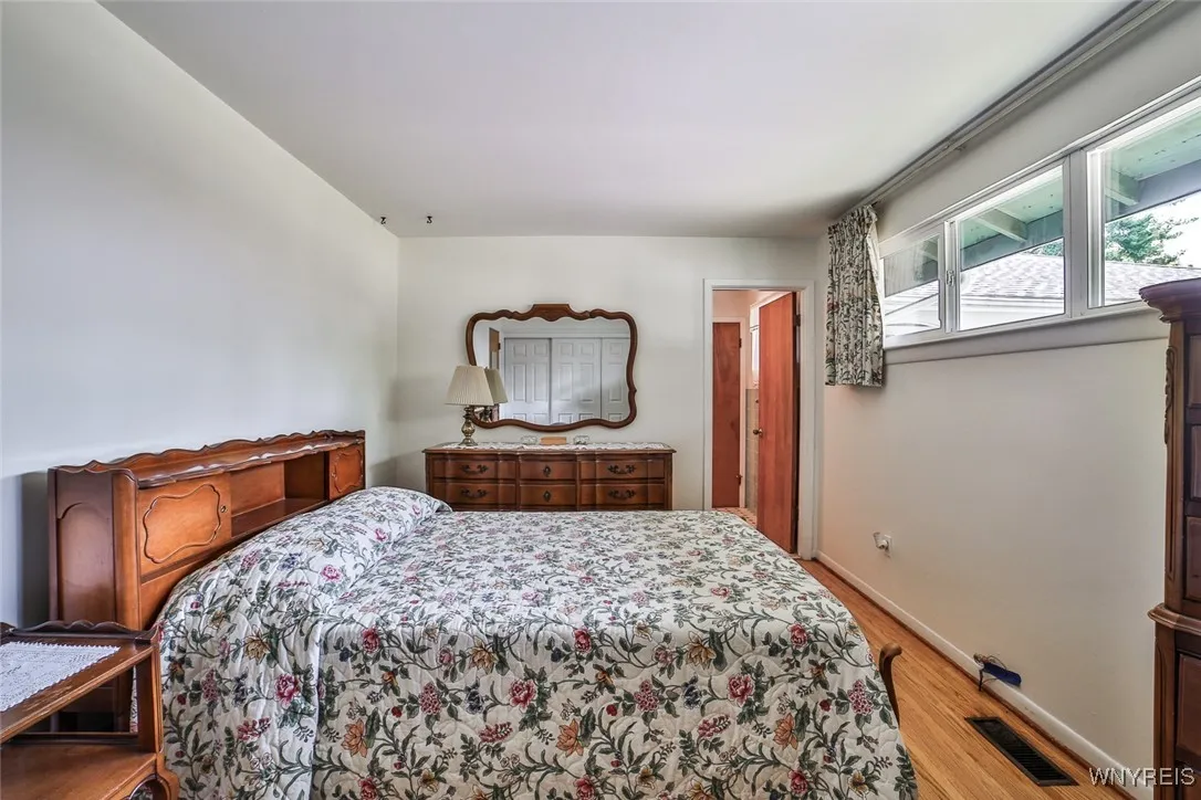 26 Devon Lane, Amherst, New York 14221, Amherst, New York 14221, 4 Bedrooms Bedrooms, 7 Rooms Rooms,2 BathroomsBathrooms,Residential,For Sale,26 Devon Lane, Amherst, New York 14221,B1625947