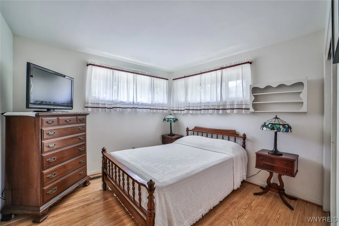 26 Devon Lane, Amherst, New York 14221, Amherst, New York 14221, 4 Bedrooms Bedrooms, 7 Rooms Rooms,2 BathroomsBathrooms,Residential,For Sale,26 Devon Lane, Amherst, New York 14221,B1625947