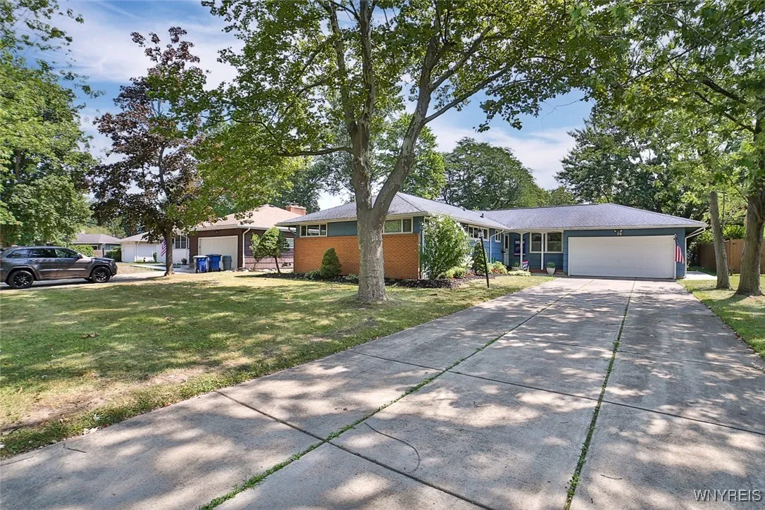 26 Devon Lane, Amherst, New York 14221, Amherst, New York 14221, 4 Bedrooms Bedrooms, 7 Rooms Rooms,2 BathroomsBathrooms,Residential,For Sale,26 Devon Lane, Amherst, New York 14221,B1625947