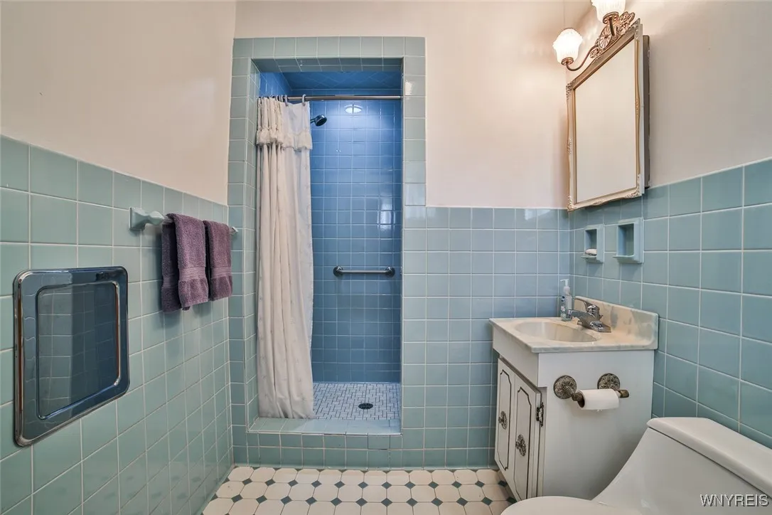 26 Devon Lane, Amherst, New York 14221, Amherst, New York 14221, 4 Bedrooms Bedrooms, 7 Rooms Rooms,2 BathroomsBathrooms,Residential,For Sale,26 Devon Lane, Amherst, New York 14221,B1625947