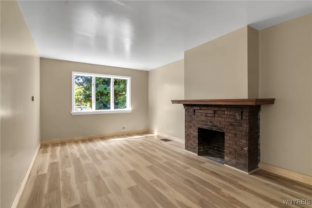 689 Longmeadow Road, Amherst, New York 14226, Amherst, New York 14226, 3 Bedrooms Bedrooms, 6 Rooms Rooms,2 BathroomsBathrooms,Residential,For Sale,689 Longmeadow Road, Amherst, New York 14226,B1626502