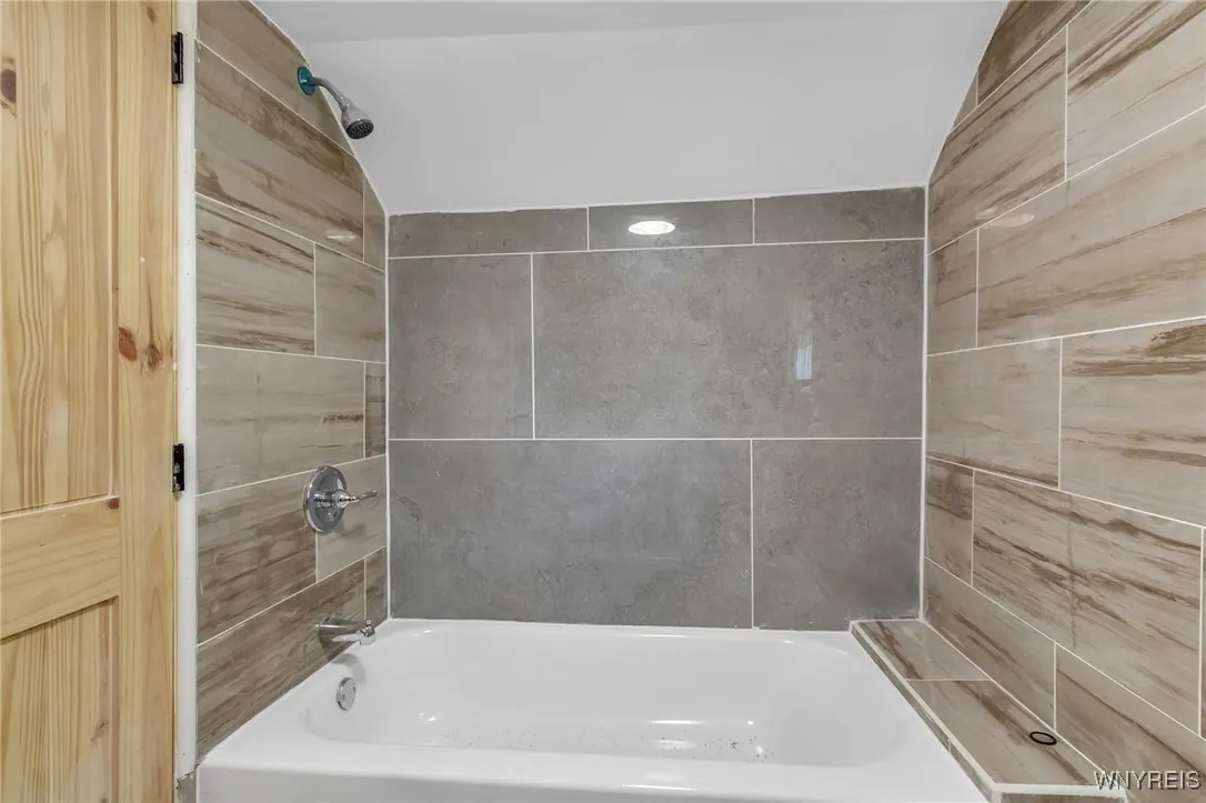 689 Longmeadow Road, Amherst, New York 14226, Amherst, New York 14226, 3 Bedrooms Bedrooms, 6 Rooms Rooms,2 BathroomsBathrooms,Residential,For Sale,689 Longmeadow Road, Amherst, New York 14226,B1626502