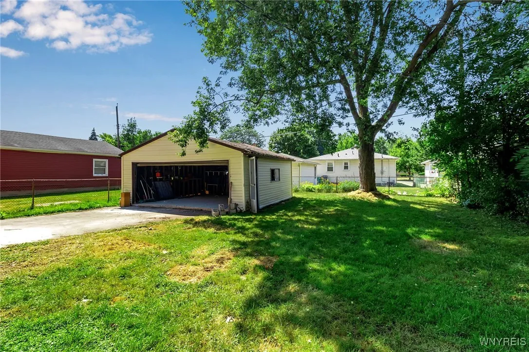 689 Longmeadow Road, Amherst, New York 14226, Amherst, New York 14226, 3 Bedrooms Bedrooms, 6 Rooms Rooms,2 BathroomsBathrooms,Residential,For Sale,689 Longmeadow Road, Amherst, New York 14226,B1626502