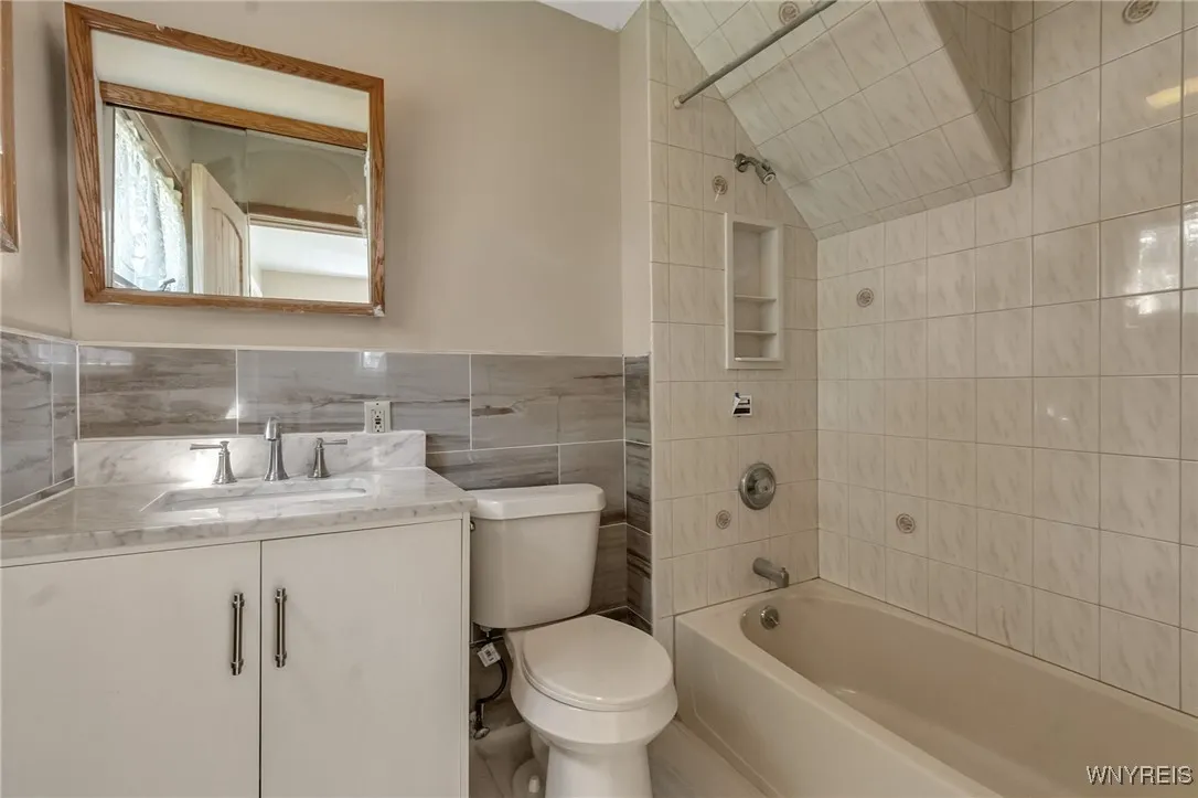689 Longmeadow Road, Amherst, New York 14226, Amherst, New York 14226, 3 Bedrooms Bedrooms, 6 Rooms Rooms,2 BathroomsBathrooms,Residential,For Sale,689 Longmeadow Road, Amherst, New York 14226,B1626502