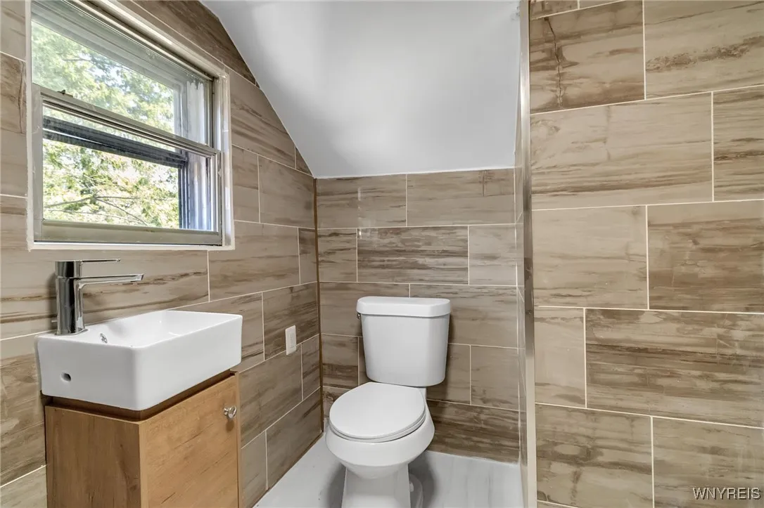 689 Longmeadow Road, Amherst, New York 14226, Amherst, New York 14226, 3 Bedrooms Bedrooms, 6 Rooms Rooms,2 BathroomsBathrooms,Residential,For Sale,689 Longmeadow Road, Amherst, New York 14226,B1626502