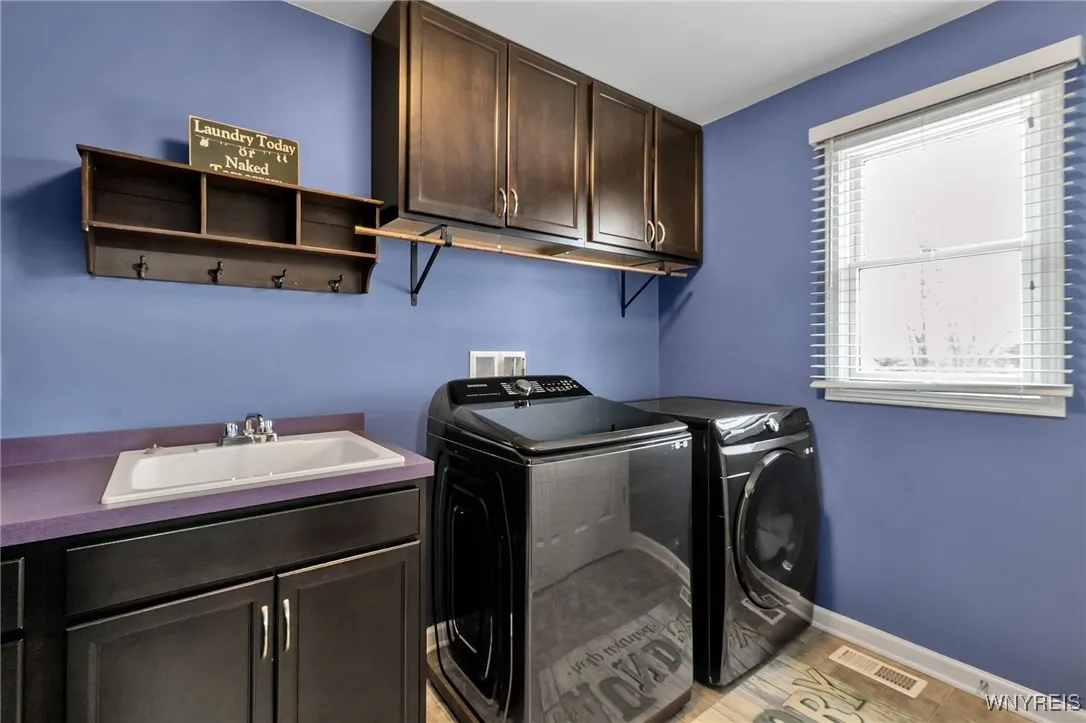 905 Sullivan Court, Lewiston, New York 14092, Lewiston, New York 14092, 4 Bedrooms Bedrooms, 14 Rooms Rooms,2 BathroomsBathrooms,Residential,Closed,905 Sullivan Court, Lewiston, New York 14092,0,B1626605