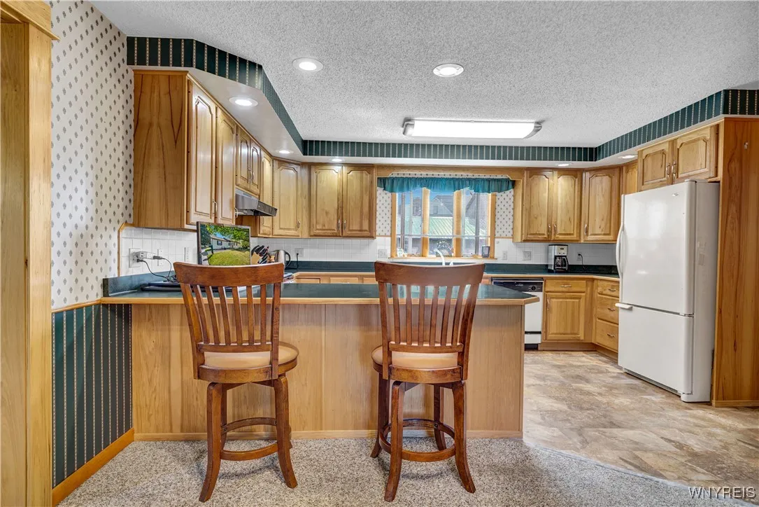 kitchen with breakfast bar
