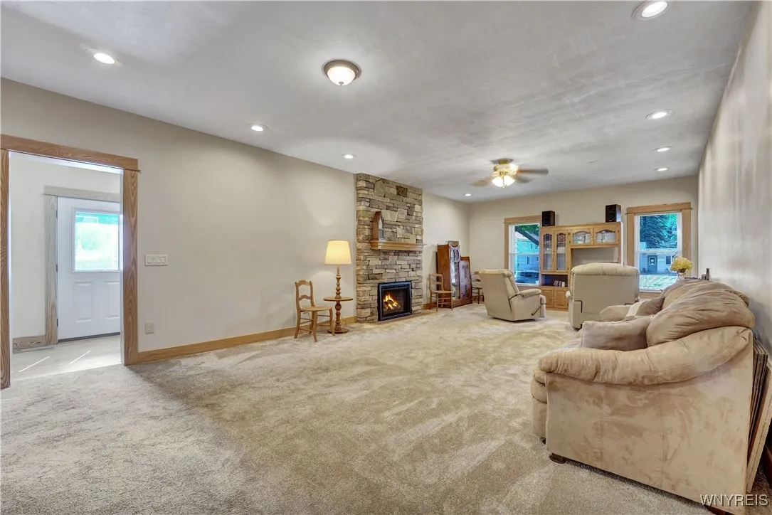 Living Room w/fireplac