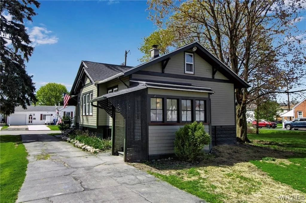 80 Innes Road, West Seneca, New York 14224, West Seneca, New York 14224, 2 Bedrooms Bedrooms, 9 Rooms Rooms,1 BathroomBathrooms,Residential,For Sale,80 Innes Road, West Seneca, New York 14224,B1626528
